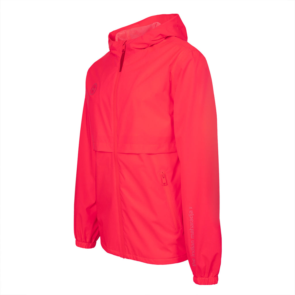 Regenjas unisex in roze – foto 4 – gedragen door heer