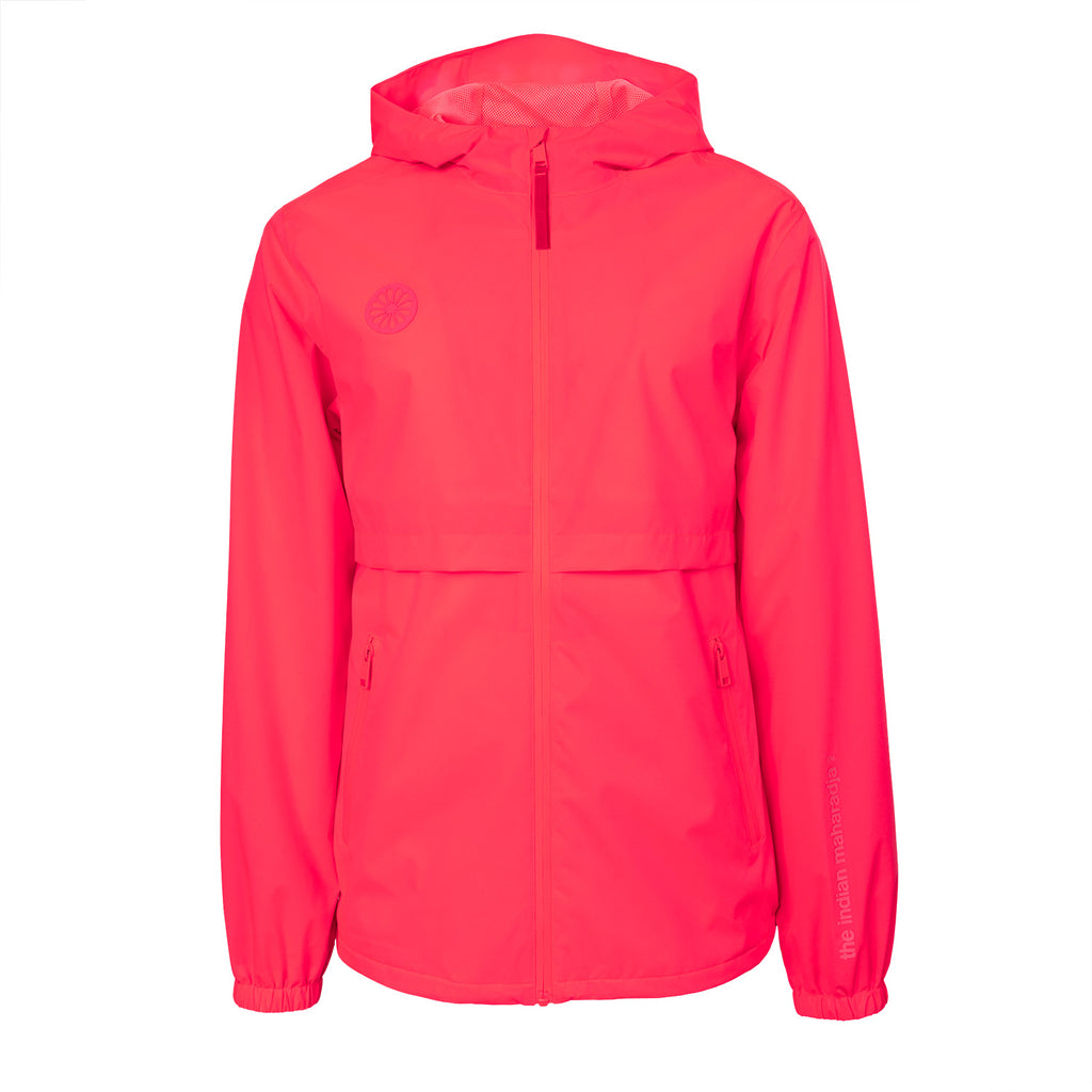 Regenjas unisex in roze – foto 1 – gedragen door heer
